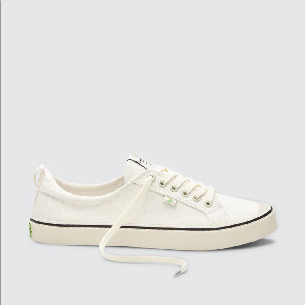Cariuma OCA Low Stripe Off White Canvas Sneaker | W 6.5 | M 5 | Unisex